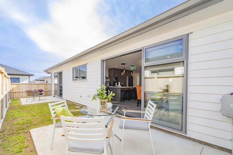 Photo of property in 16 Silver Beech Street, Takanini, 2110