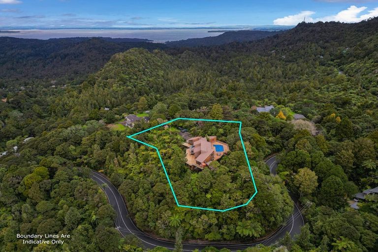 Photo of property in 922 West Coast Road, Waiatarua, Auckland, 0604