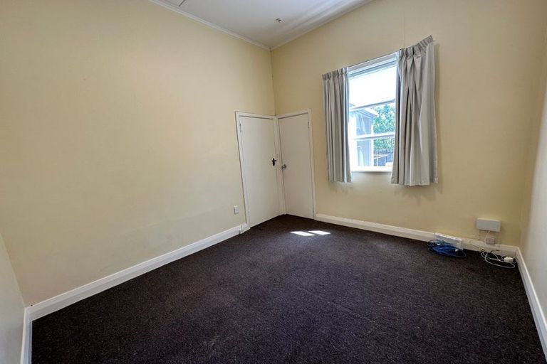 Photo of property in 140 Tasman Street, Mount Cook, Wellington, 6021