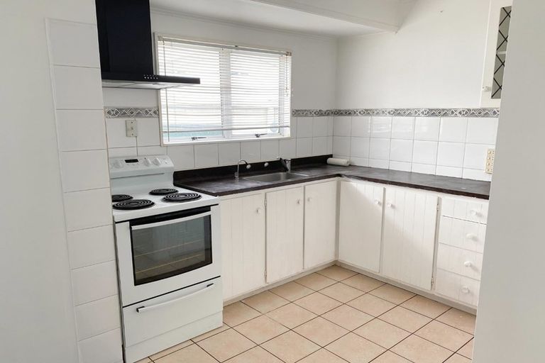 Photo of property in 129 Aviemore Drive, Highland Park, Auckland, 2010