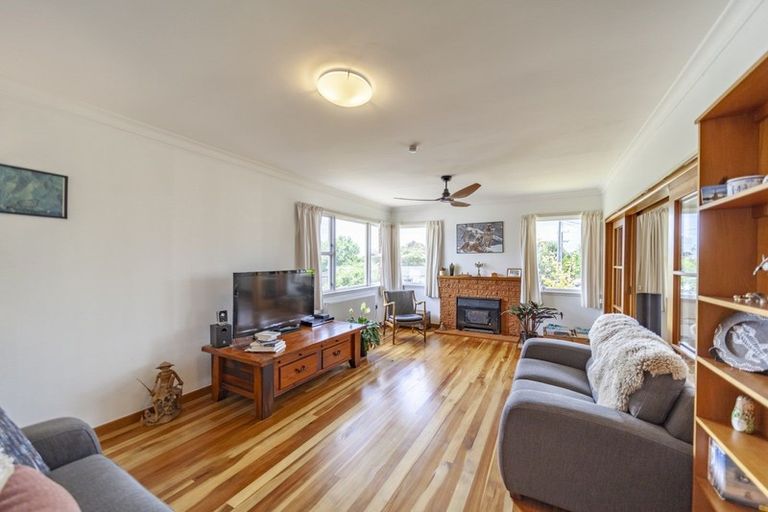 Photo of property in 34 Domain Road, Waipawa, 4210