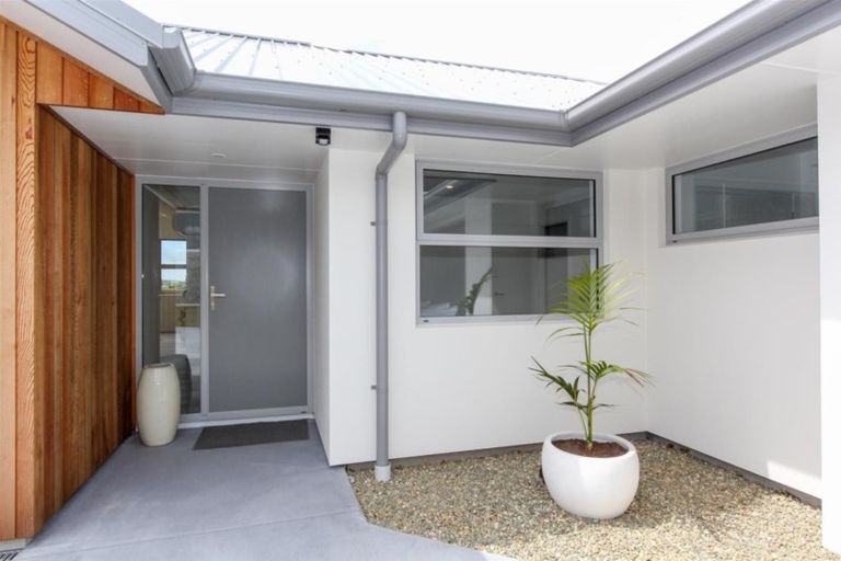 Photo of property in 55b Paynters Avenue, Strandon, New Plymouth, 4312