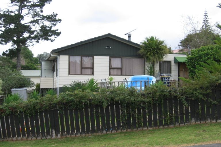 Photo of property in 11 Woodhams Street, Beach Haven, Auckland, 0626