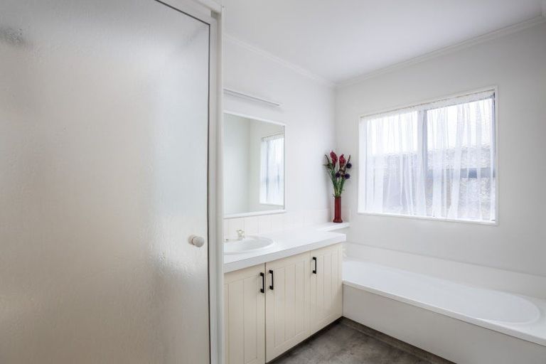 Photo of property in 4/49 Sackville Street, Fitzroy, New Plymouth, 4312