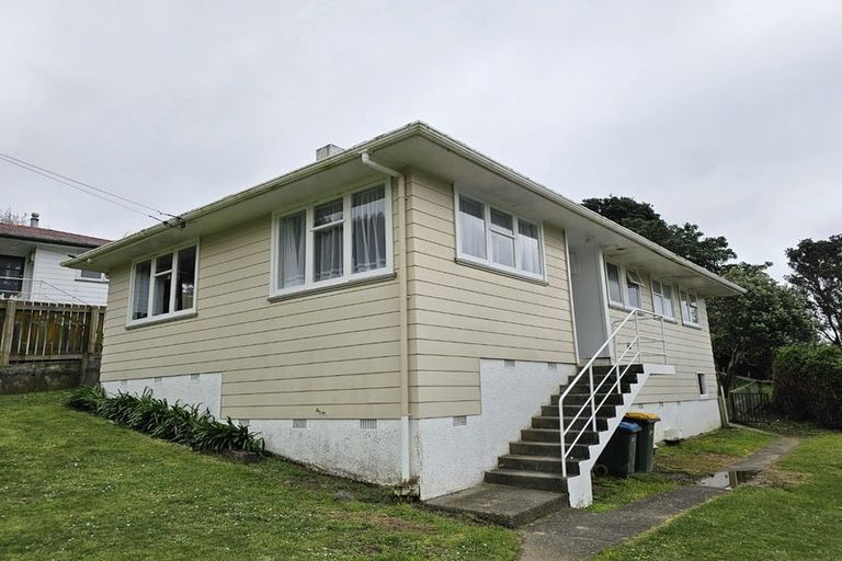 Photo of property in 153 Sievers Grove, Cannons Creek, Porirua, 5024