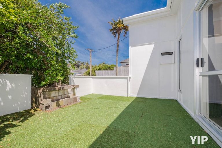 Photo of property in 10 Black Rock Road, Newlands, Wellington, 6037