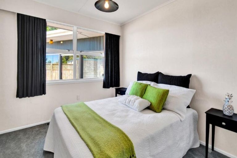 Photo of property in 9 Kennedy Place, Merrilands, New Plymouth, 4312