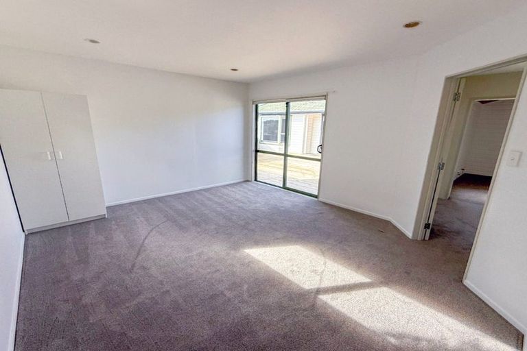 Photo of property in 8 Ngahere Views, Orewa, 0931