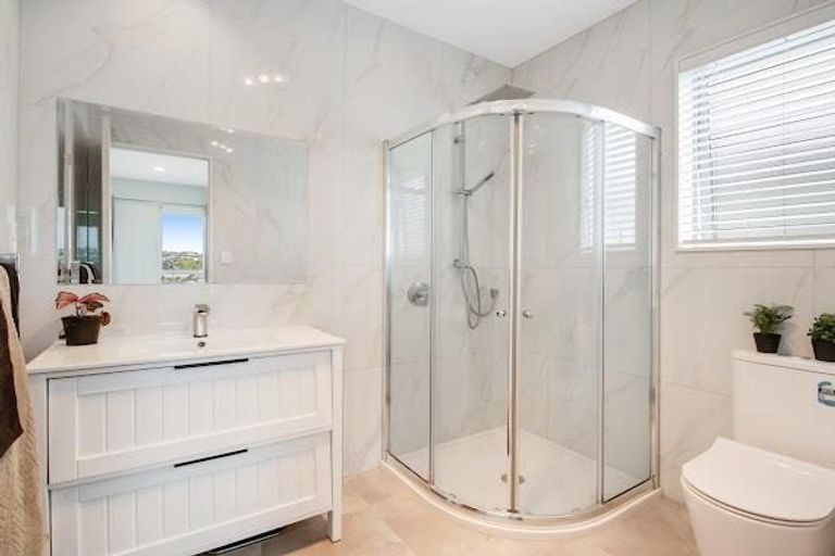 Photo of property in 140 Arran Point Parade, Orewa, 0931