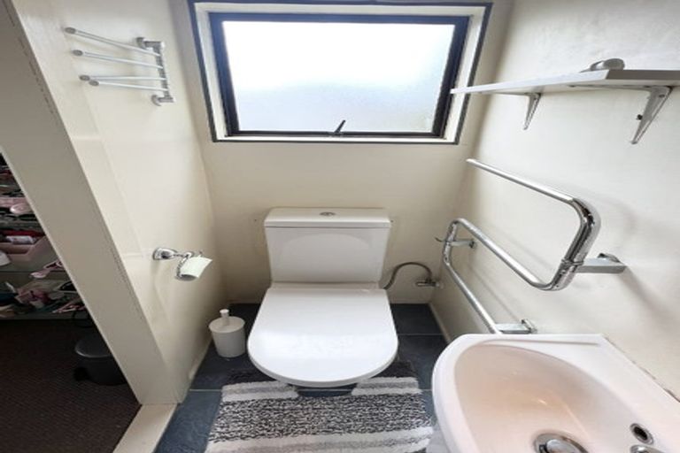 Photo of property in 54 Kennedy Avenue, Forrest Hill, Auckland, 0620