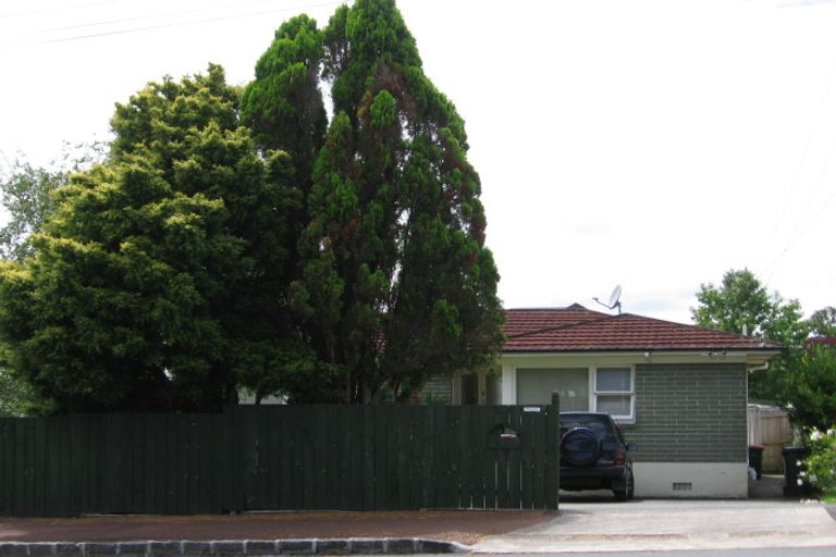 Photo of property in 480a Blockhouse Bay Road, Blockhouse Bay, Auckland, 0600