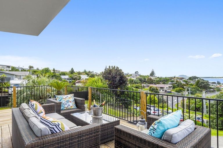 Photo of property in 32 Omokoroa Road, Omokoroa, 3114