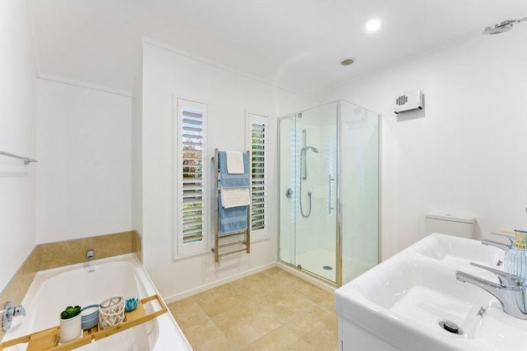 Photo of property in 5 Lavinia Grove, Waikanae Beach, Waikanae, 5036