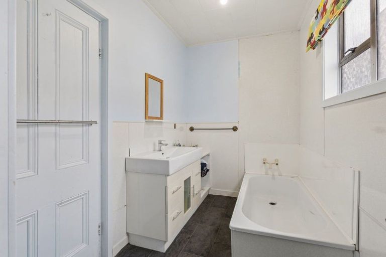 Photo of property in 30 Derby Street, Westport, 7825