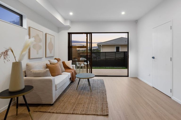 Photo of property in 21d Neal Avenue, Glenfield, Auckland, 0629