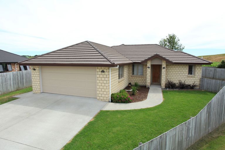 Photo of property in 24 Breaker Grove, Waiuku, 2123