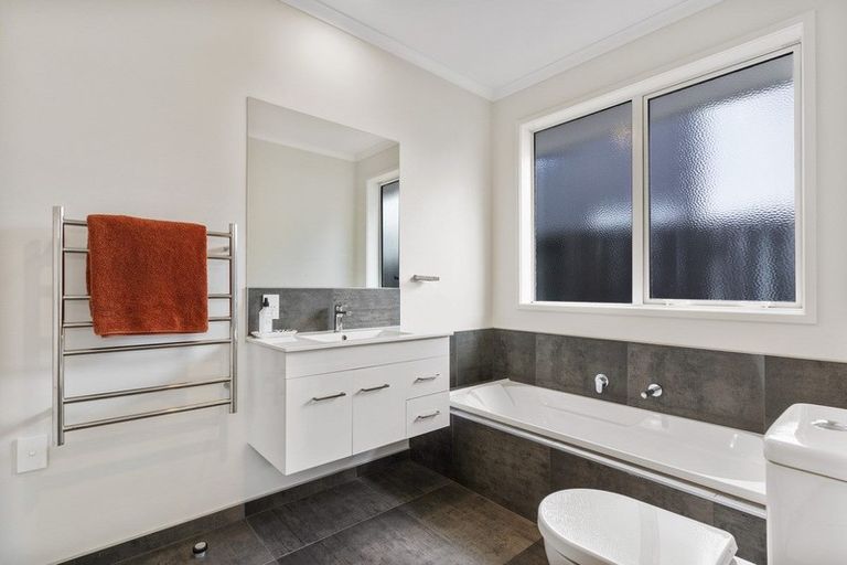 Photo of property in 10 Toi Place, Papamoa, 3118