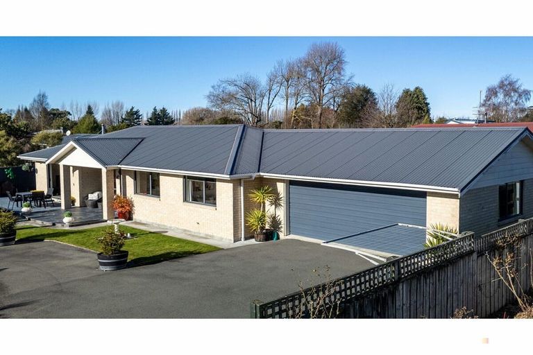 Photo of property in 240 Talbot Street, Geraldine, 7930