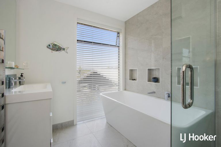 Photo of property in 17 Ralph Lane, Waihi Beach, 3611