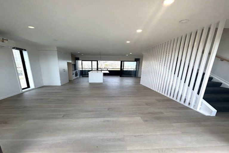 Photo of property in 15 Tiraumea Drive, Pakuranga, Auckland, 2010