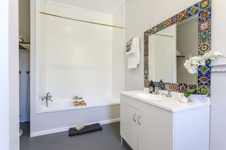 Photo of property in 23 Makiri Street, Helensville, 0800