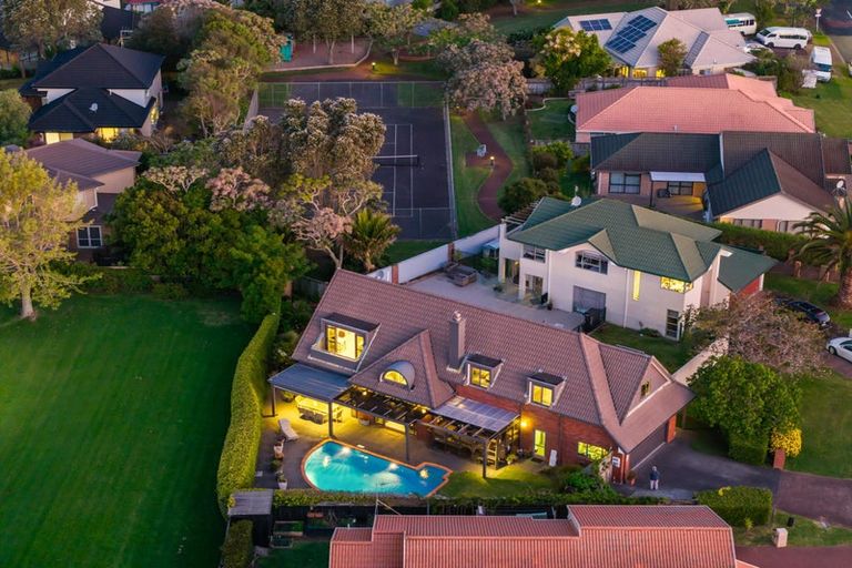 Photo of property in 28 Connemara Court, West Harbour, Auckland, 0618