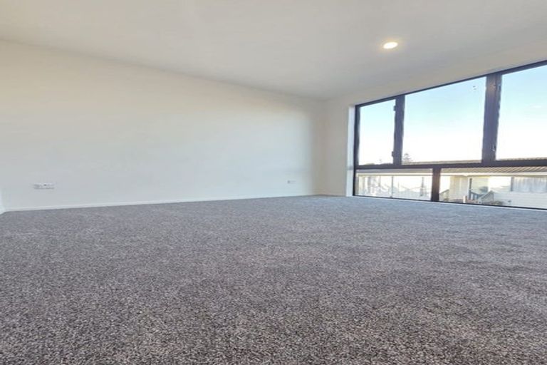Photo of property in 408 Roscommon Road, Clendon Park, Auckland, 2103