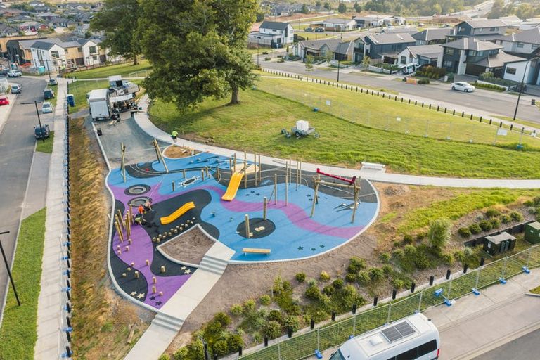 Photo of property in 16 Lumino Terrace, Peacocke, 3206