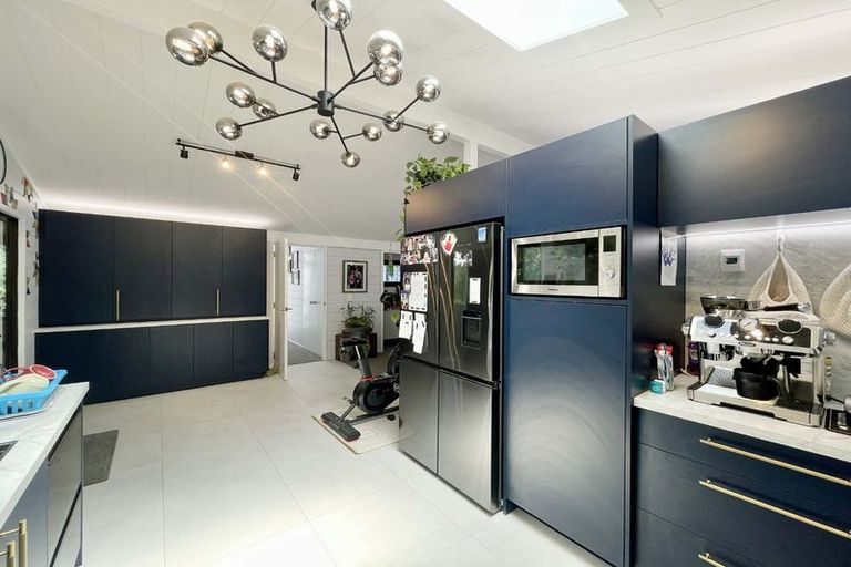 Photo of property in 182 Govett Avenue, Frankleigh Park, New Plymouth, 4310