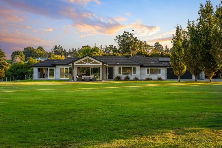 Photo of property in 1 Ngaire Close, Wainui, Silverdale, 0994