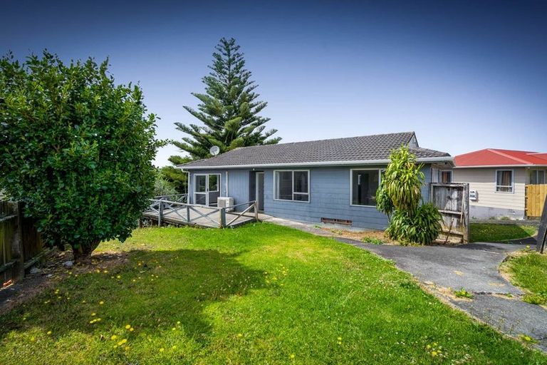 Photo of property in 49 Hyperion Drive, Randwick Park, Auckland, 2105