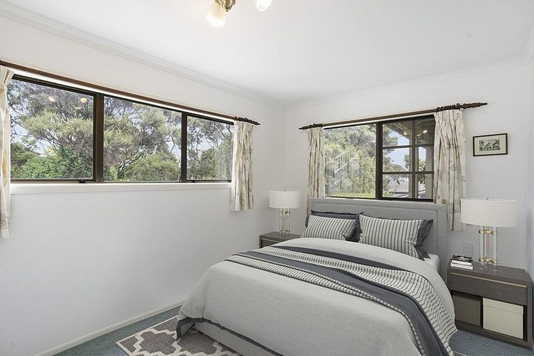 Photo of property in 14 Traffic Road, Greenhithe, Auckland, 0632