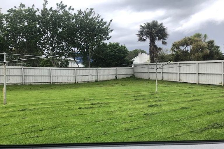 Photo of property in 7 Kotuku Street, Te Atatu Peninsula, Auckland, 0610