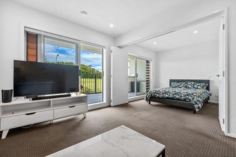 Photo of property in 16b/71 Spencer Road, Oteha, Auckland, 0632