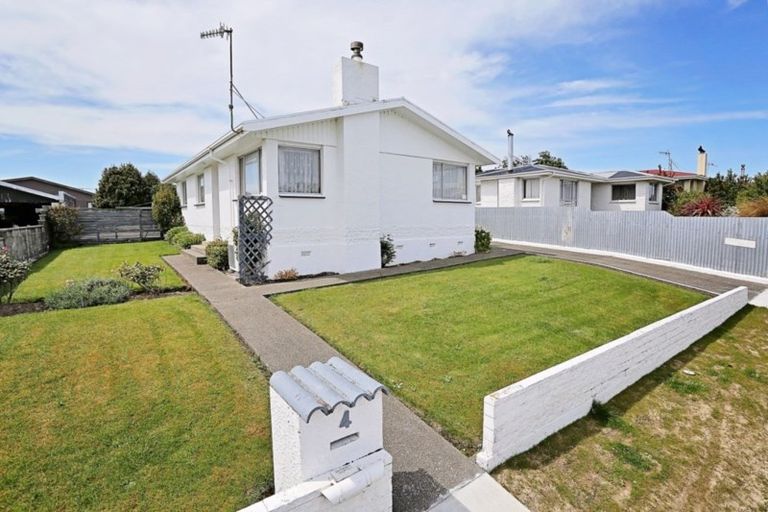 Photo of property in 4 Argyle Street, Kew, Invercargill, 9812