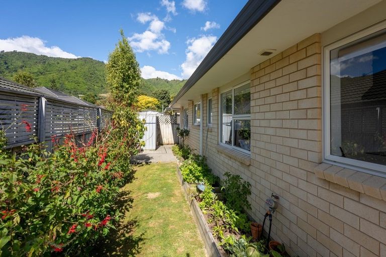 Photo of property in 5a Hemi Street, Waikanae, 5036