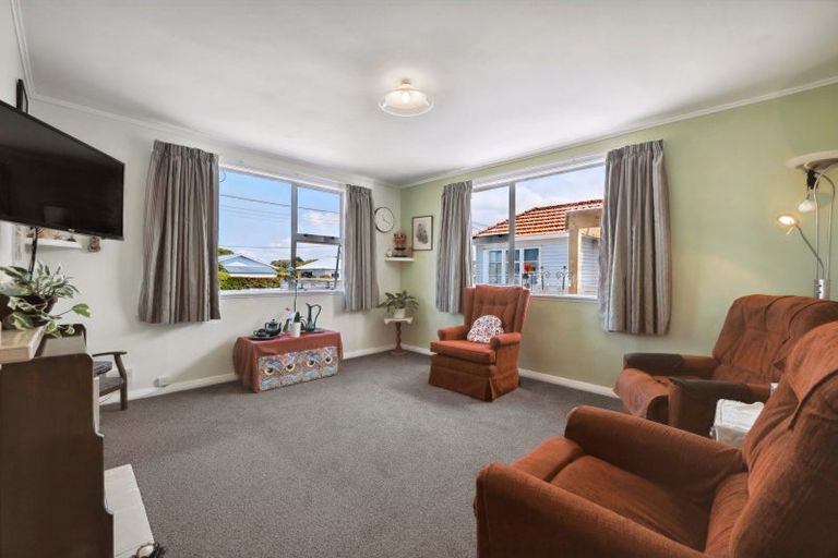 Photo of property in 36 Dixon Avenue, Hawera, 4610