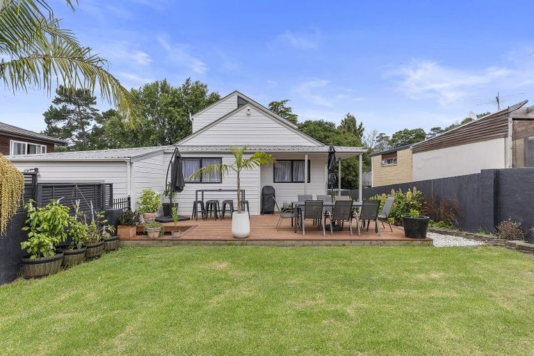 Photo of property in 50 Lagoon Way, West Harbour, Auckland, 0618