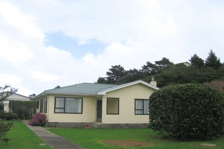 Photo of property in 4 Mclellan Street, Tawa, Wellington, 5028