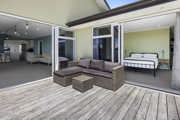 Photo of property in 3 Kapurau Lane, Merrilands, New Plymouth, 4312