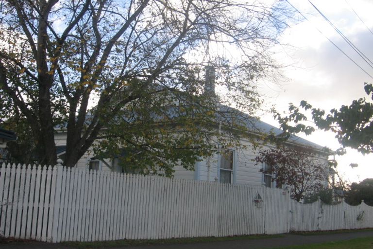 Photo of property in 2 Bryant Street, Takaro, Palmerston North, 4412