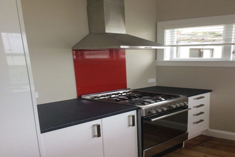 Photo of property in 16 Sunset Parade, Plimmerton, Porirua, 5026