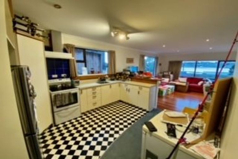 Photo of property in 280 Queens Drive, Lyall Bay, Wellington, 6022