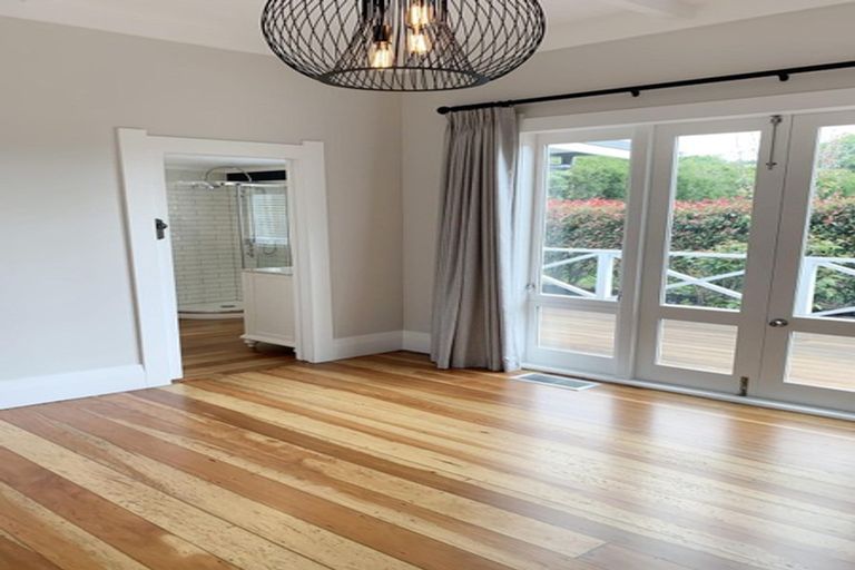 Photo of property in 339 Waitakere Road, Taupaki, Henderson, 0782