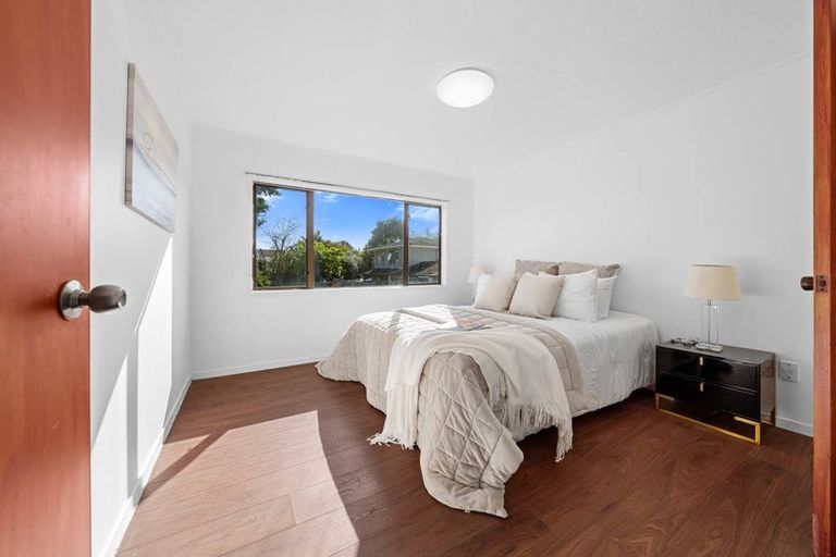 Photo of property in 1/22 Cornelian Crescent, Half Moon Bay, Auckland, 2012