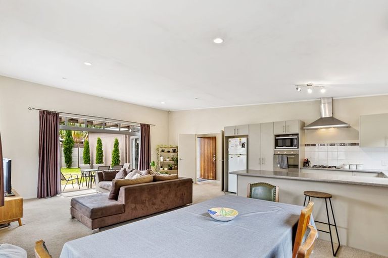 Photo of property in 44a Yeovil Road, Te Atatu Peninsula, Auckland, 0610