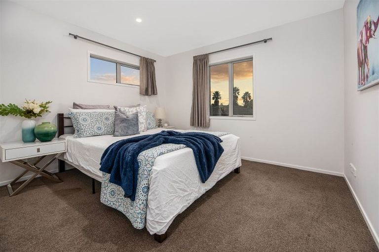 Photo of property in 8b Greenberry Drive, Ranui, Auckland, 0612