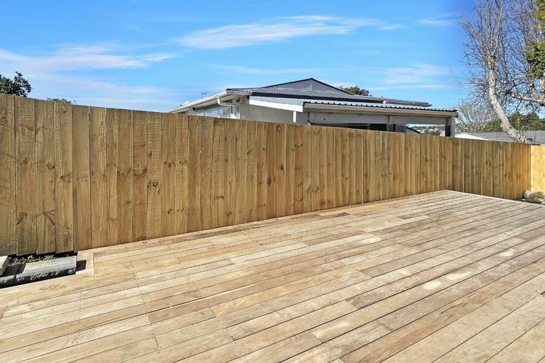 Photo of property in 7b Ballial Place, West Harbour, Auckland, 0618