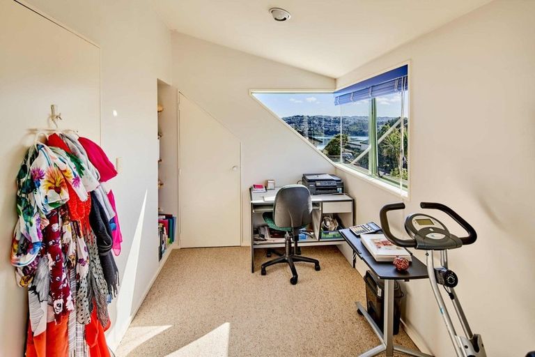 Photo of property in 13 Seaview Road, Paremata, Porirua, 5024