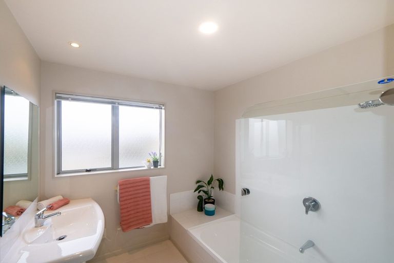 Photo of property in 52 Erlestoke Crescent, Churton Park, Wellington, 6037